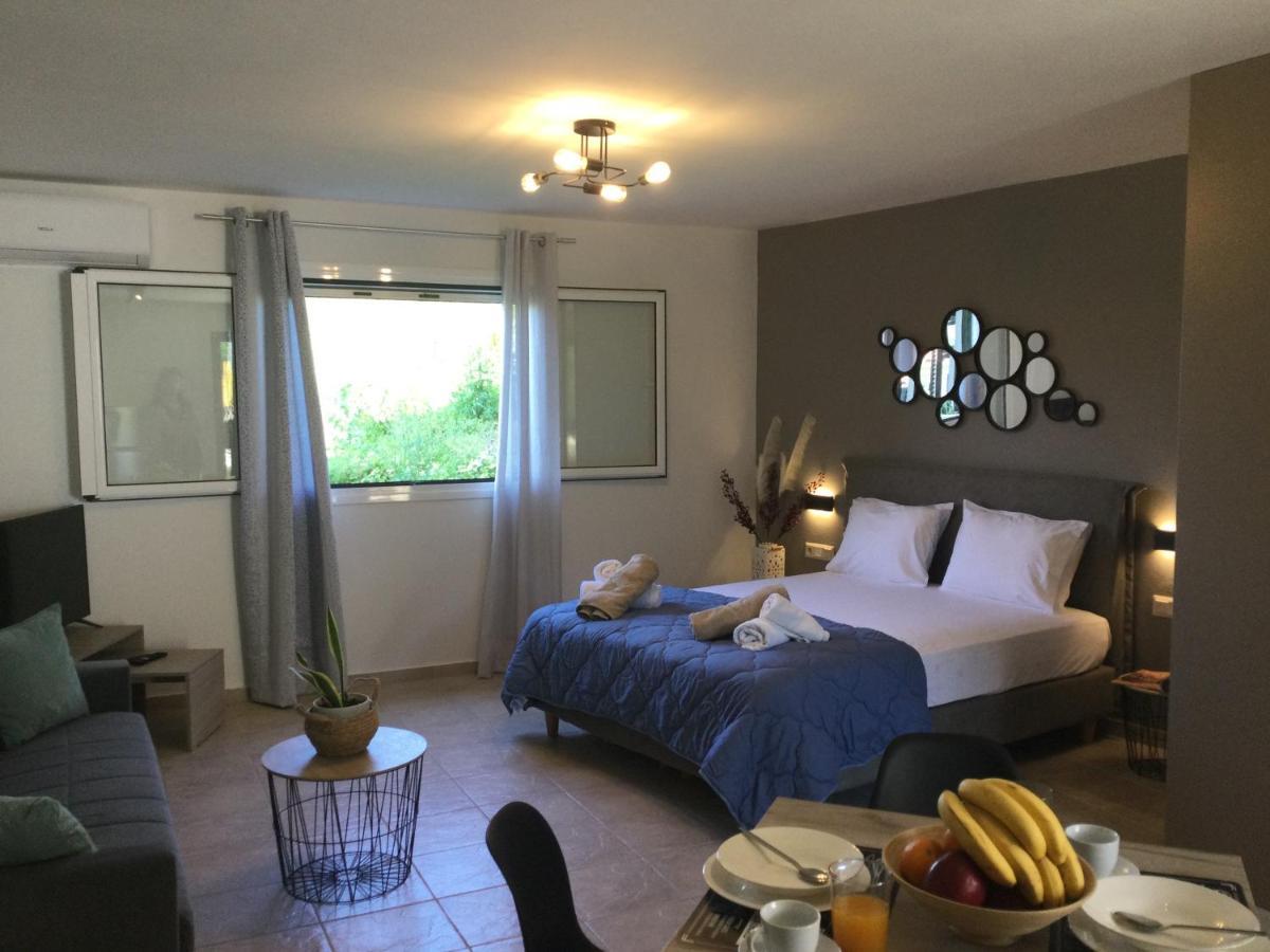 Vladimiros Apartments Barbati Bagian luar foto
