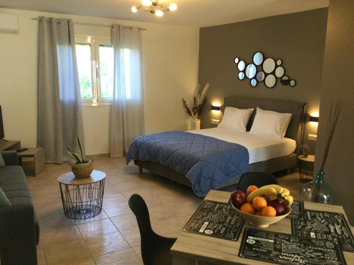 Vladimiros Apartments Barbati Bagian luar foto