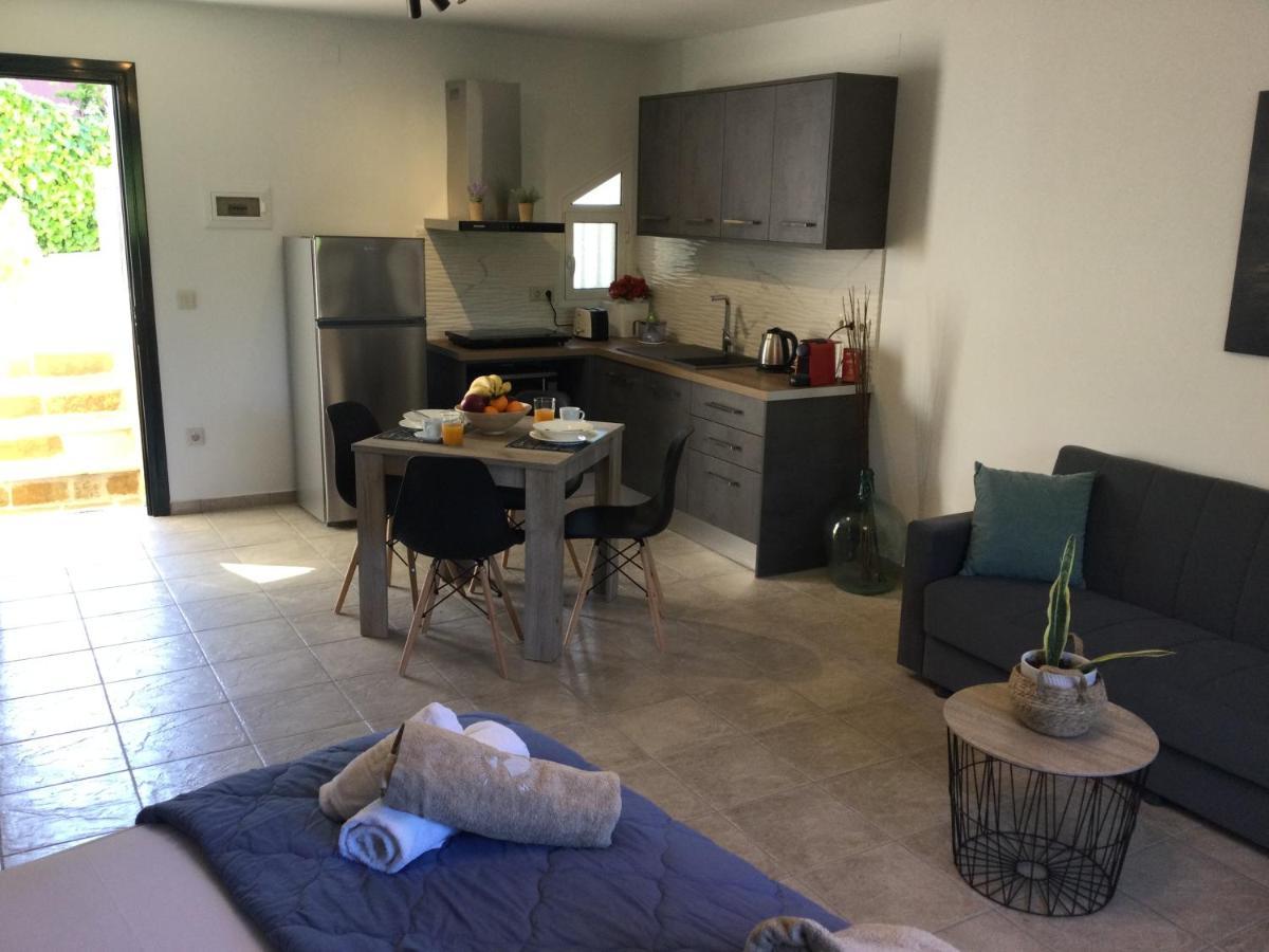 Vladimiros Apartments Barbati Bagian luar foto