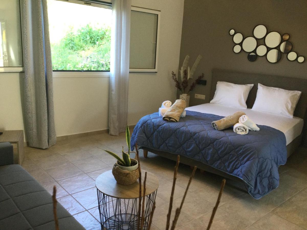 Vladimiros Apartments Barbati Bagian luar foto