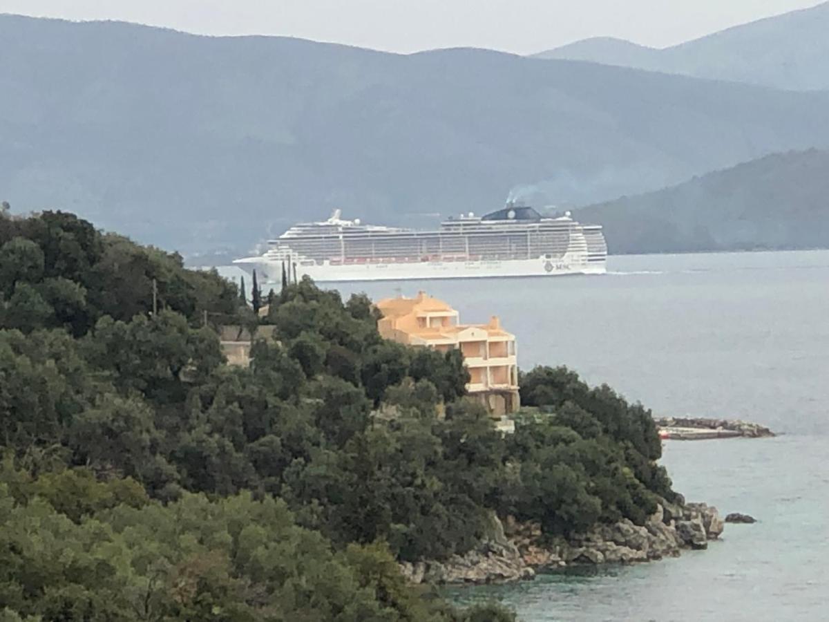 Vladimiros Apartments Barbati Bagian luar foto