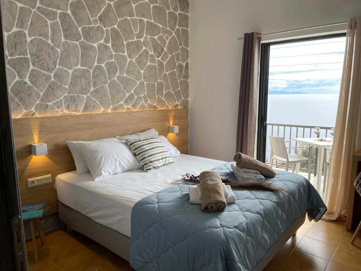 Vladimiros Apartments Barbati Bagian luar foto