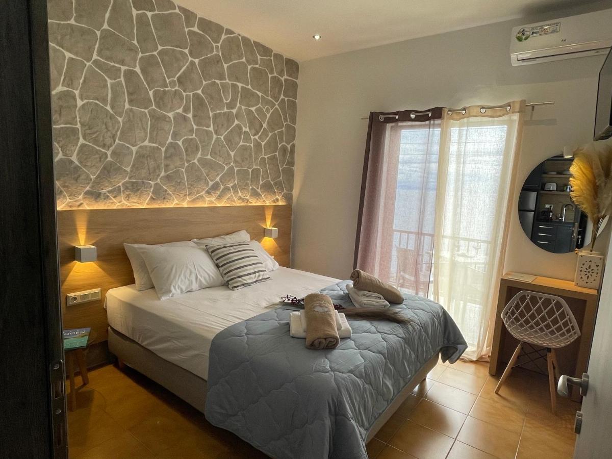 Vladimiros Apartments Barbati Bagian luar foto