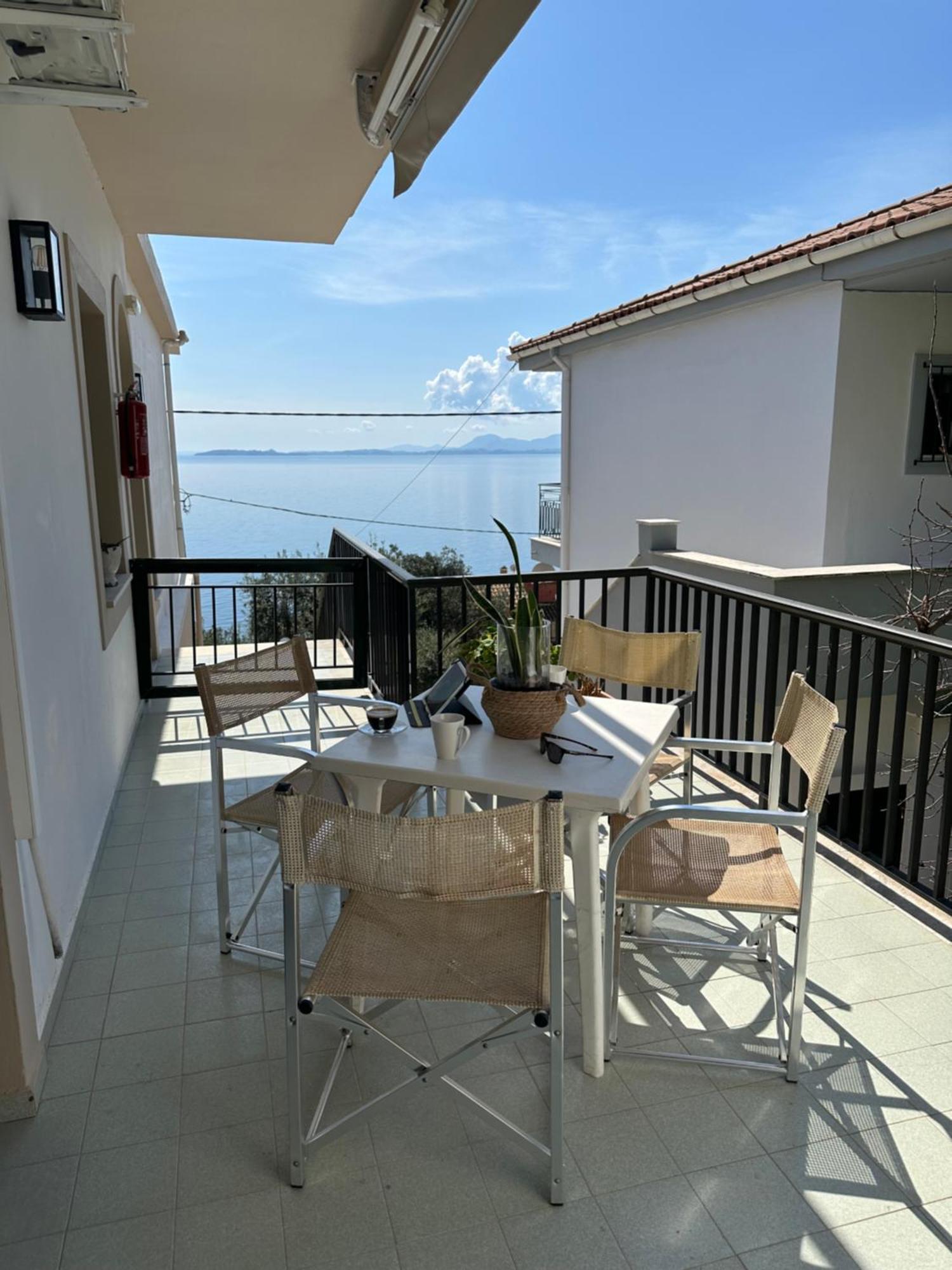 Vladimiros Apartments Barbati Bagian luar foto