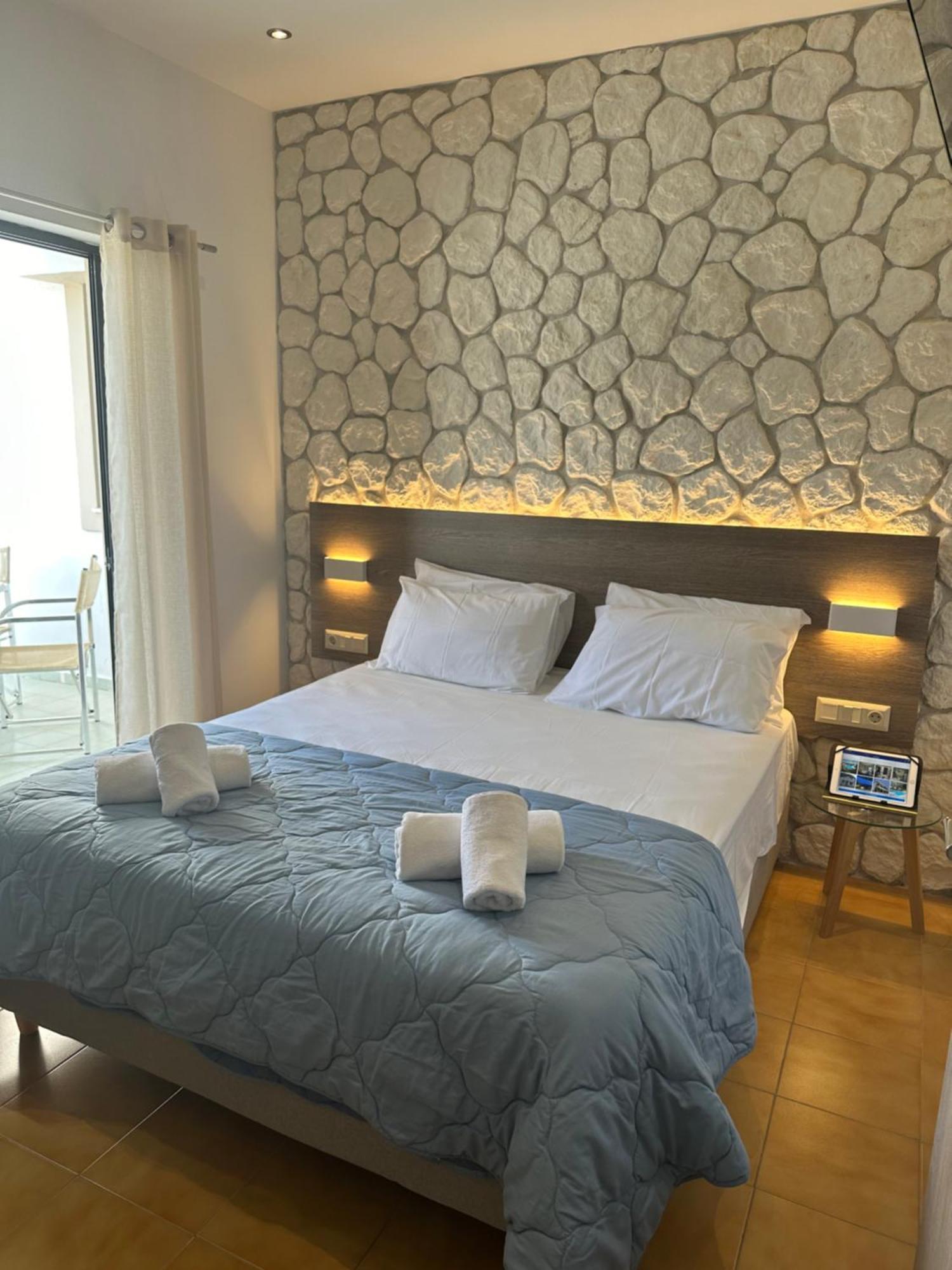Vladimiros Apartments Barbati Bagian luar foto