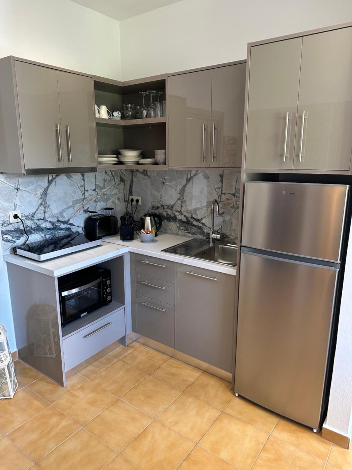 Vladimiros Apartments Barbati Bagian luar foto