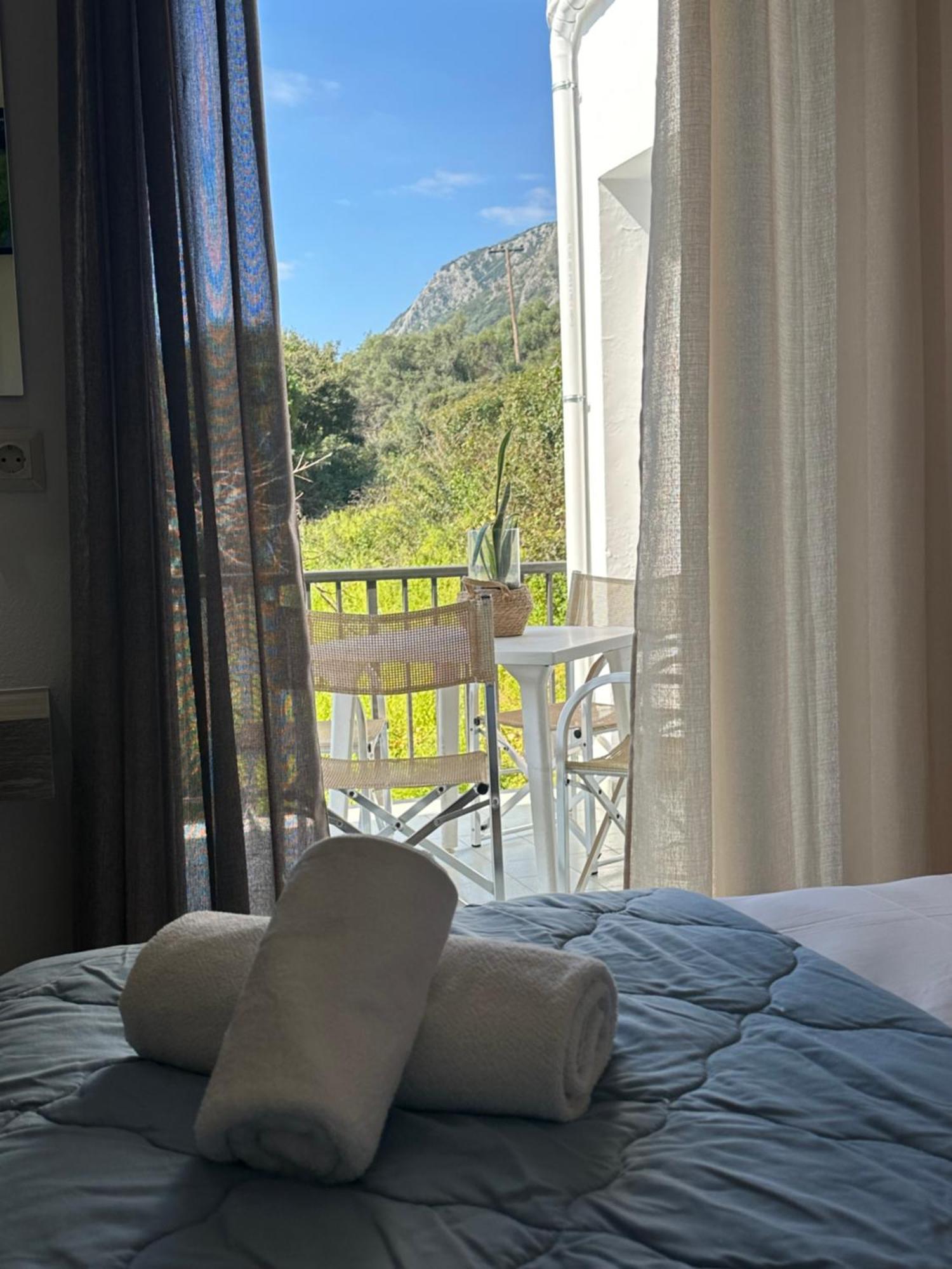 Vladimiros Apartments Barbati Bagian luar foto