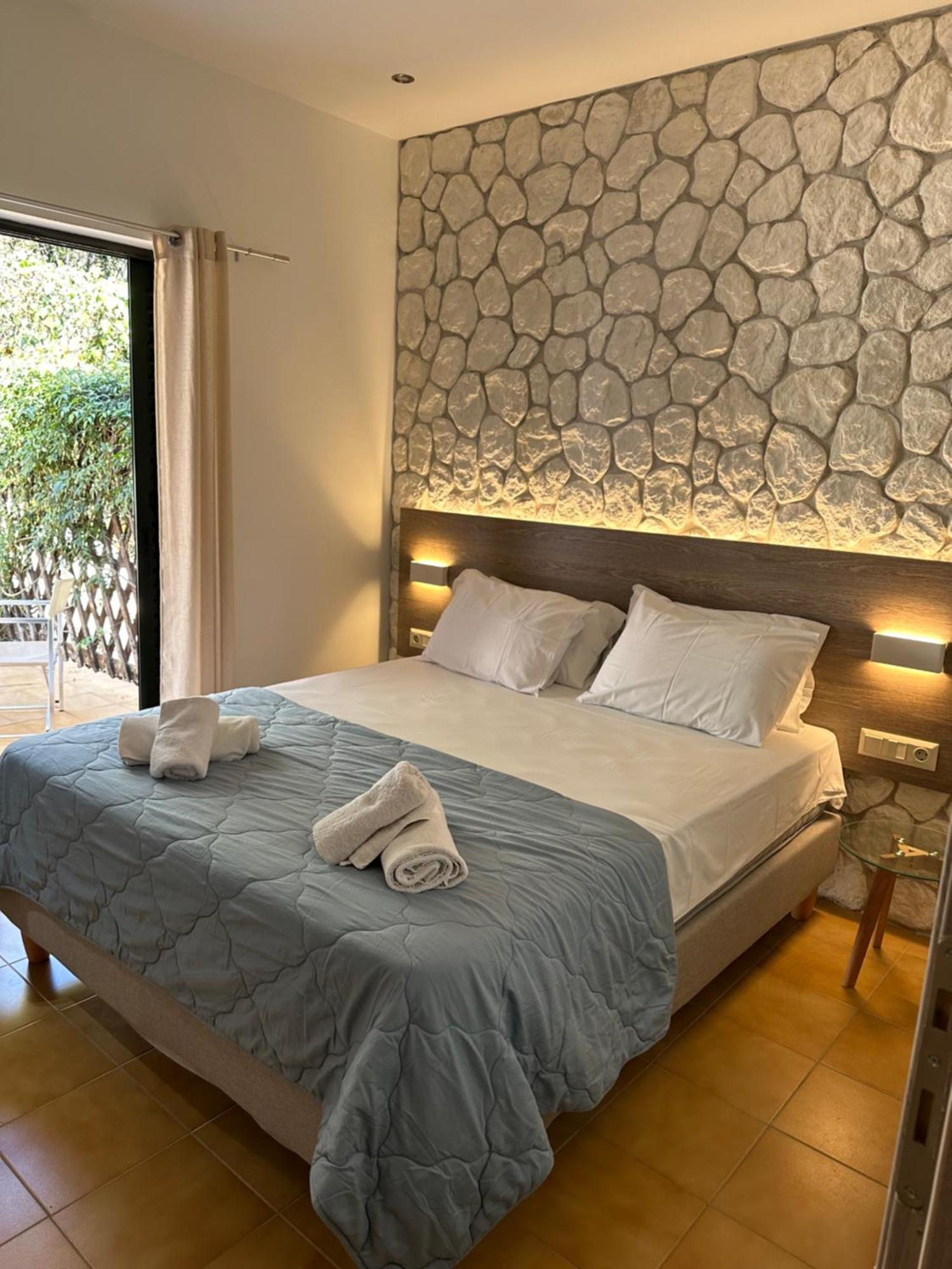 Vladimiros Apartments Barbati Bagian luar foto