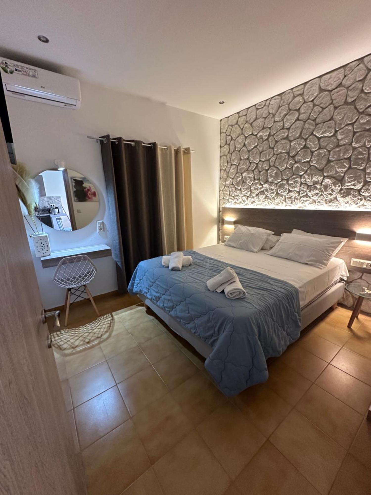 Vladimiros Apartments Barbati Bagian luar foto