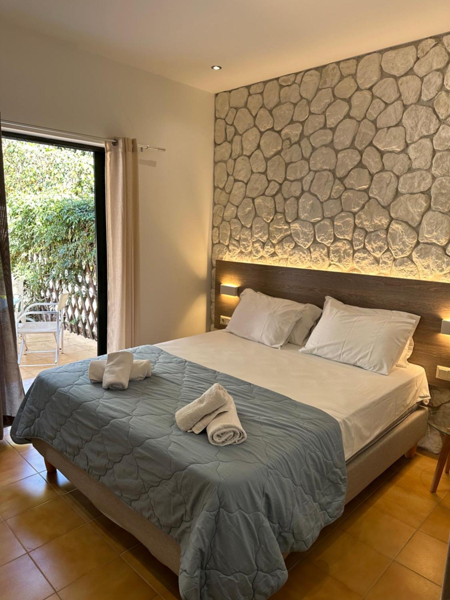 Vladimiros Apartments Barbati Bagian luar foto