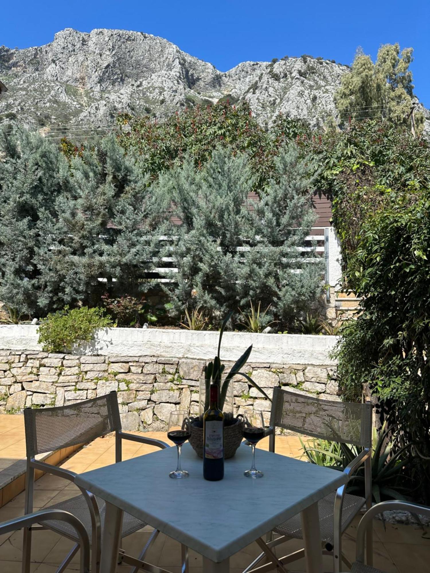Vladimiros Apartments Barbati Bagian luar foto