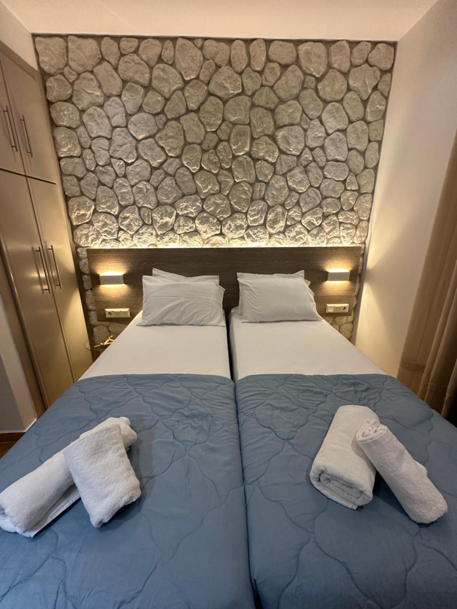 Vladimiros Apartments Barbati Bagian luar foto