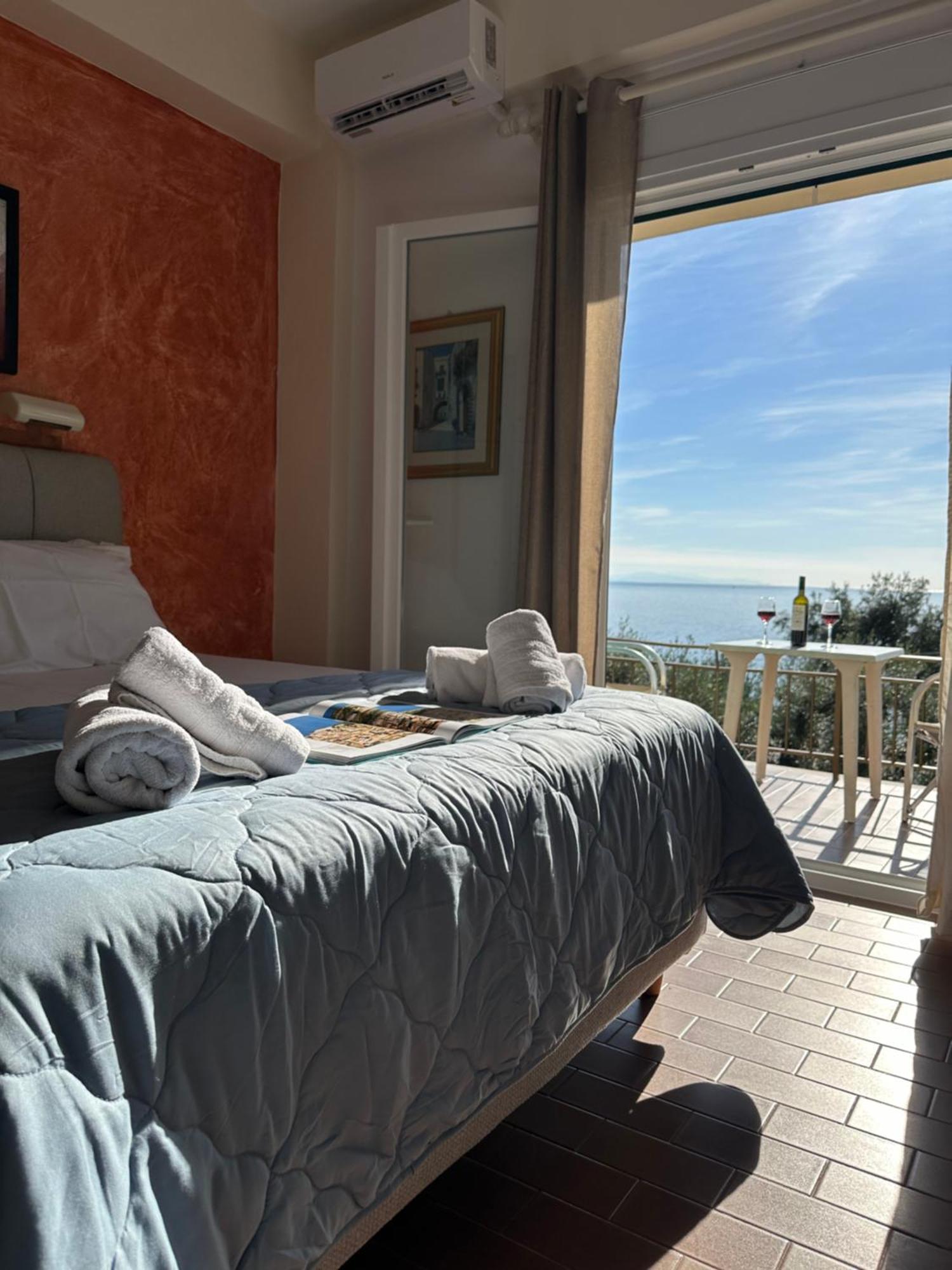Vladimiros Apartments Barbati Bagian luar foto