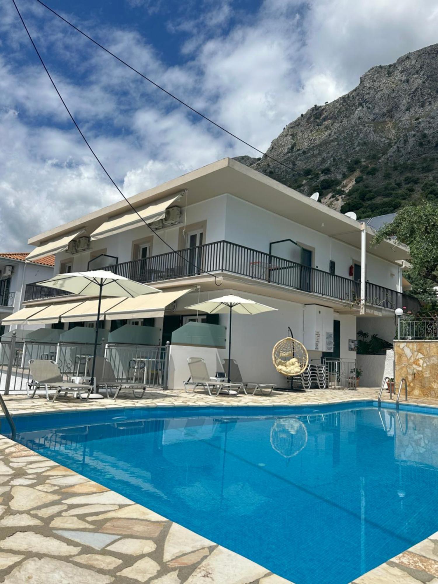Vladimiros Apartments Barbati Bagian luar foto