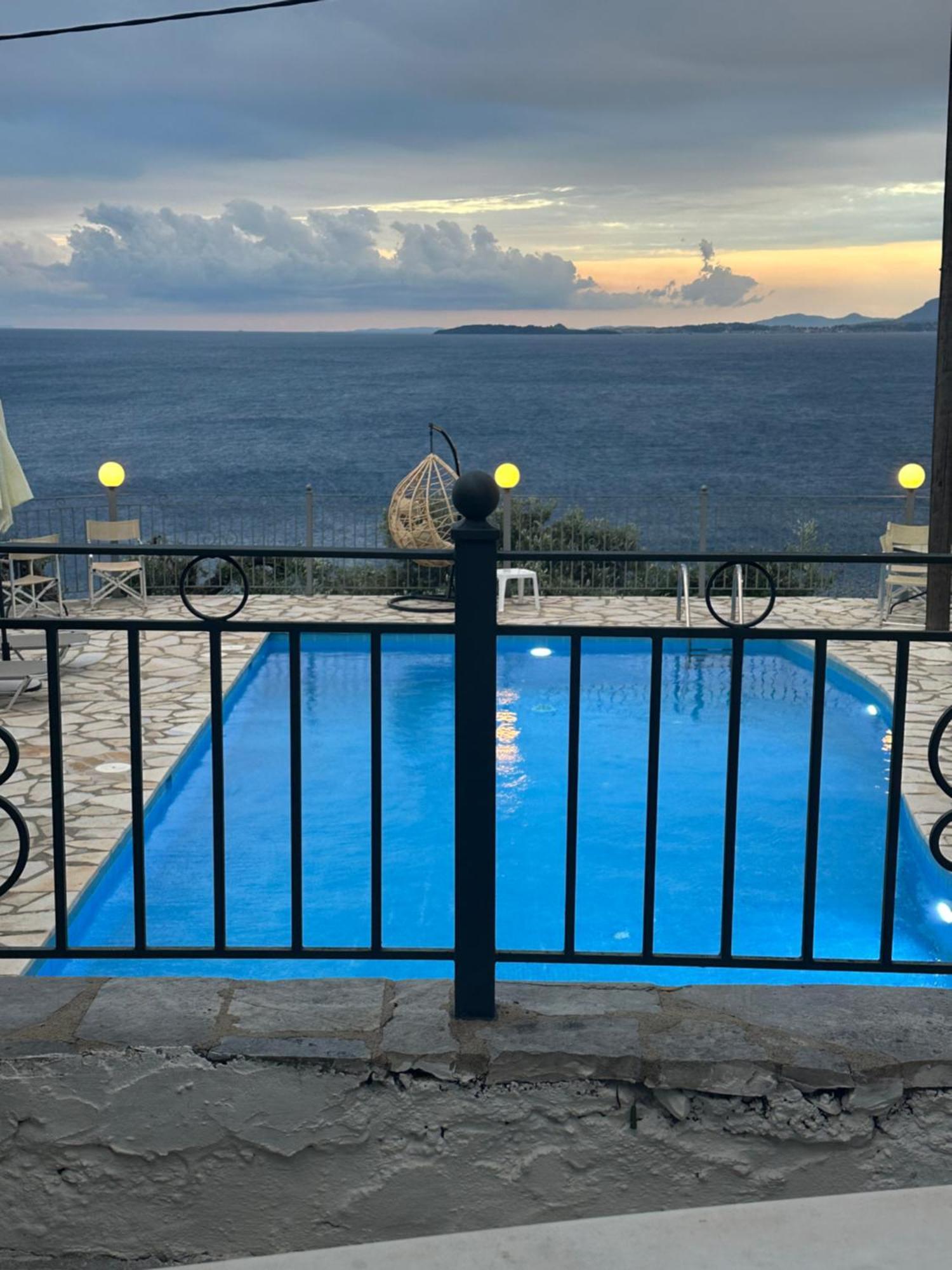 Vladimiros Apartments Barbati Bagian luar foto