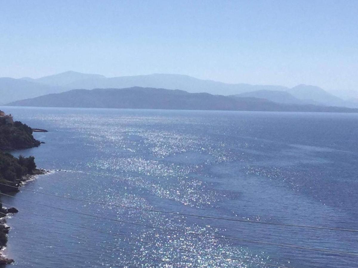 Vladimiros Apartments Barbati Bagian luar foto